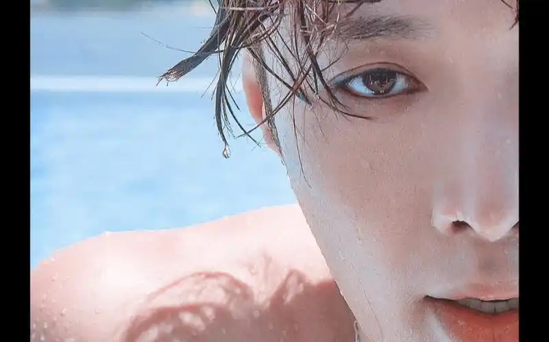 【张艺兴】这还是极限挑战里的小绵羊吗/清纯与野性并存/夏日限定游泳