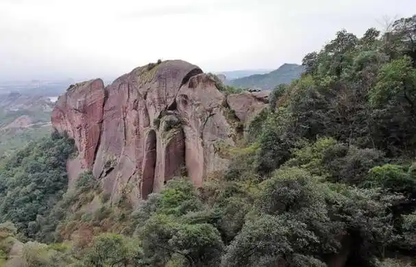 坐落于江西弋阳的龟峰景区,不仅是世界地质公园龙虎山—龟峰地质公园