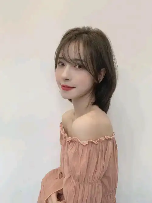 今年流行的短发发型(2021方脸适合什么发型女) - 月牙知识库