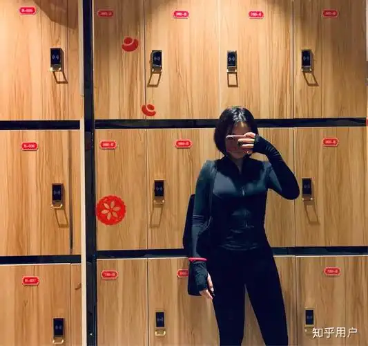 女生身高158体重100斤胖吗?