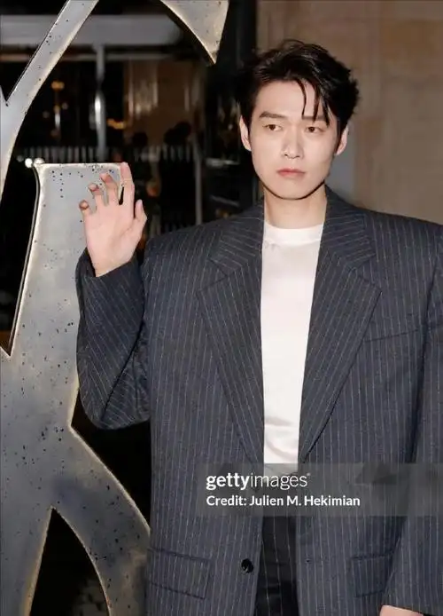 巴黎这一夜lisa头发油腻衣服花哨刘亦菲胖一圈魏大勋赢了