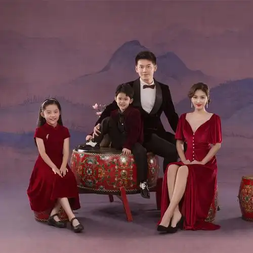 新款韩版全家福摄影服装影楼新年主题一家六口拍照复古亲子装礼服