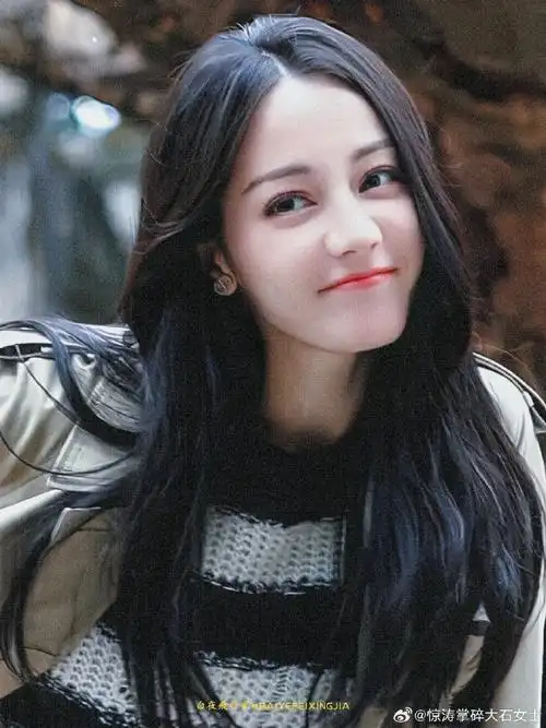 迪丽热巴一天三个物料三种状态##迪丽热巴一个人演一家三口