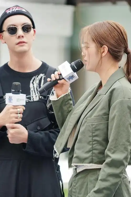 欧阳娜娜首次回应称陈伟霆为爸爸