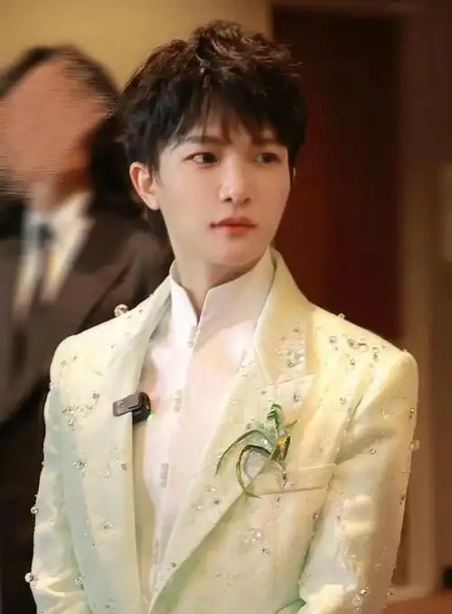 出息了,好声音失利的周深,如今在联合国献唱,这次他赌赢了