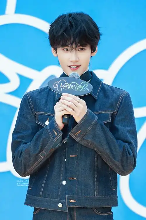 周柯宇星光大赏##周柯宇保龄球港风大片