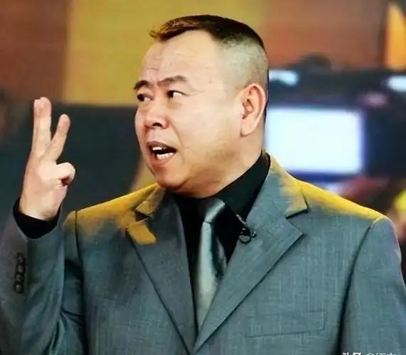 这几位"丑角"男演员,长相奇丑,为啥娶的老婆一个比一个还漂亮