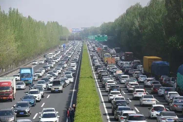 返程高峰来临,五一假期已宣告结束