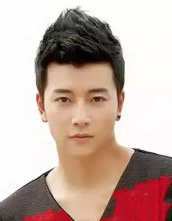 男生飞机头发型五:两边削剪掉的短发使得整个人看起来更加的清爽,头发