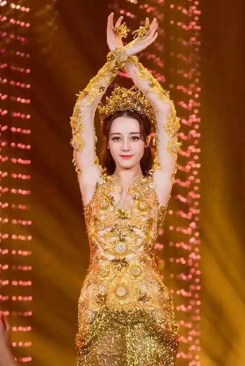 事实证明31岁的定毯神针迪丽热巴终于上道了