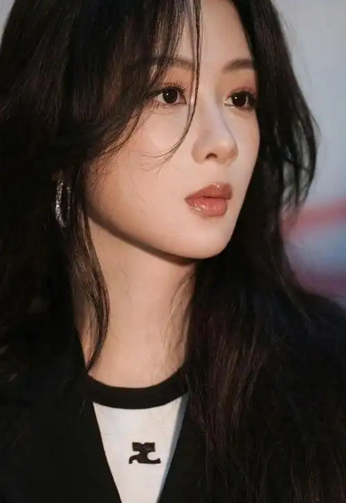 杨紫的活动造型美图