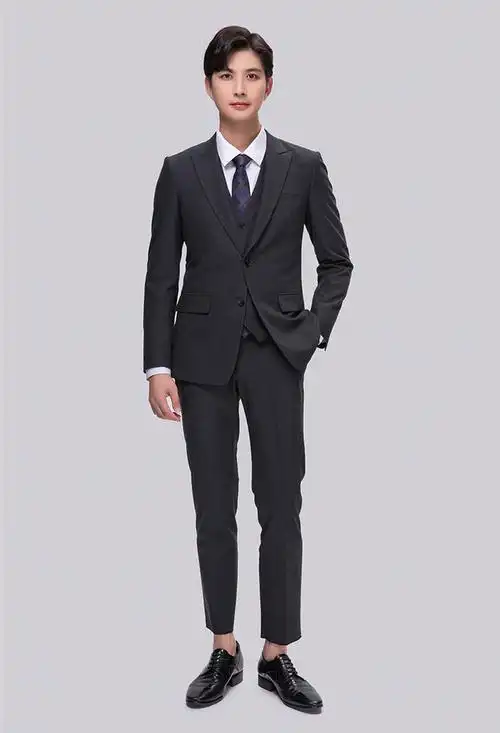 面议门襟/纽扣 : 两粒单排扣颜色 : 灰色材质 : 可定制款式类型