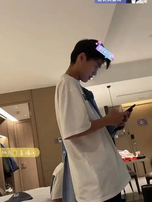 余庆伟的今夜工作照