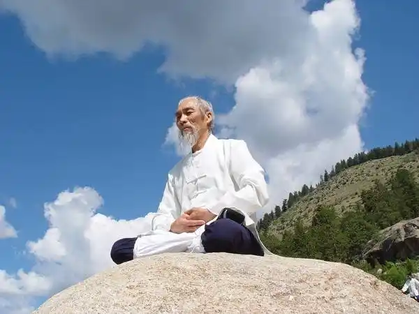 我们不断修炼,使自己回到最原本的状态