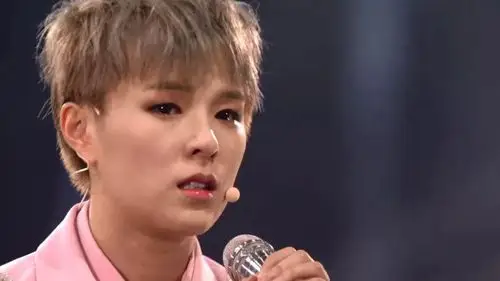 先介绍一下sunnee,她是火箭少女中的一员,当初出道那叫一个艰辛,本来