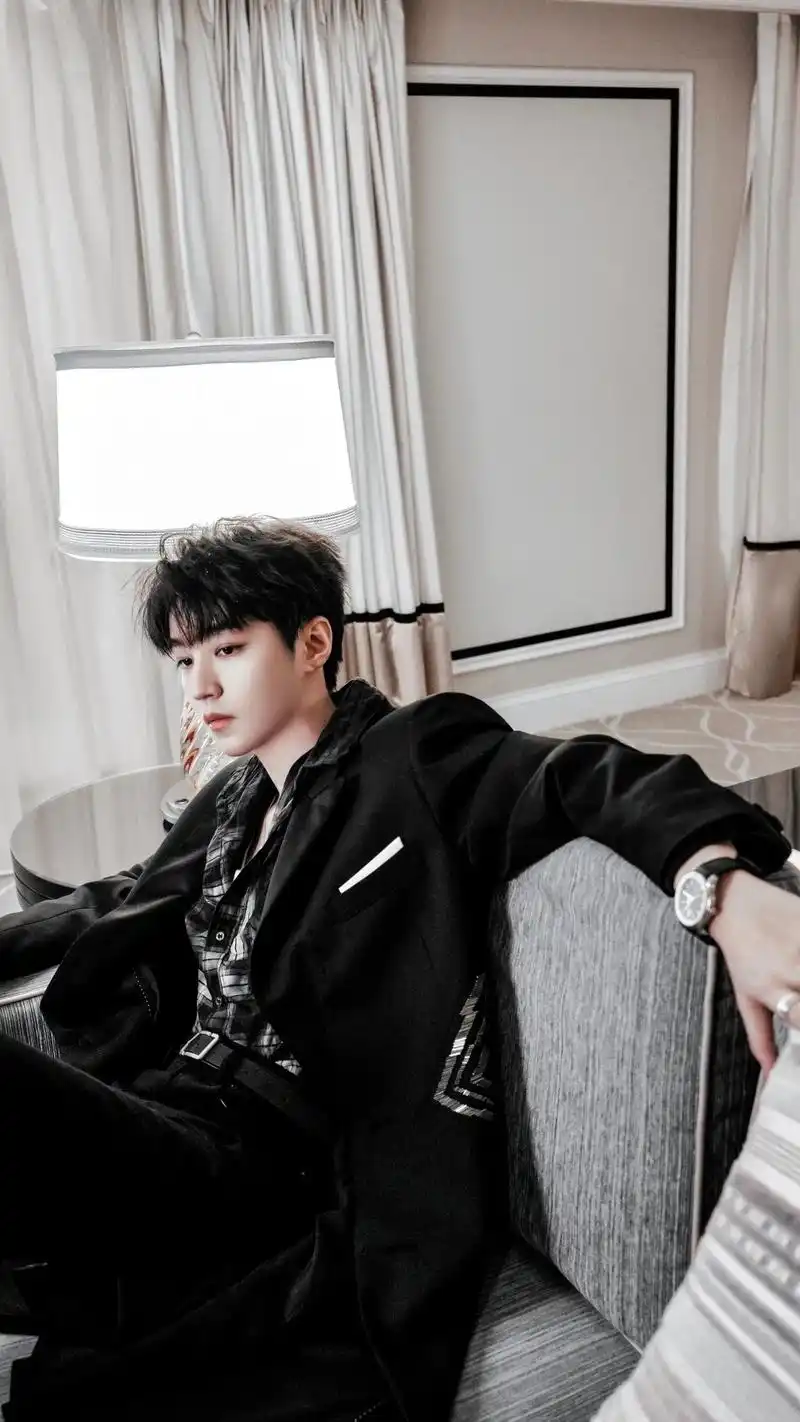 王俊凯.这帅的有点太超过了吧#王俊凯 #帅炸了 #a爆了 # - 抖音