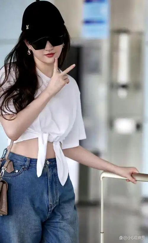 真的是天生大明星啊,状态过于自然舒展了.