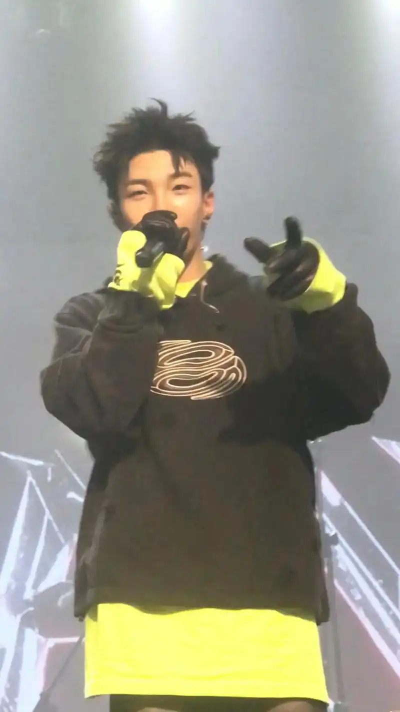 白景屹 #巡演 本人真的好帅! - 抖音