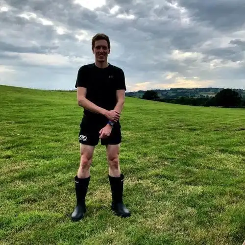 跪了男子穿雨鞋25638完赛伦敦马打破世界纪录