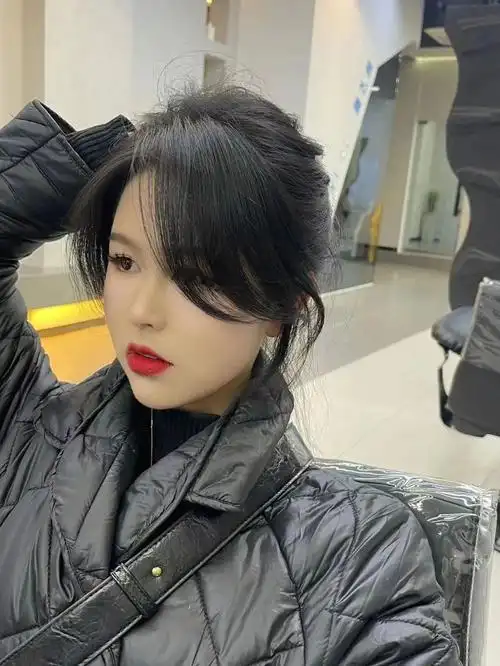 应该拒绝不了这款八字刘海吧昆明剪发#昆明剪发哪里好 #昆明发型设计