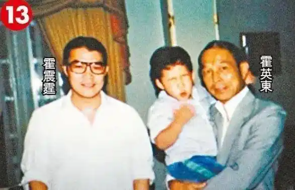 豪门子弟也有缺陷:霍启刚斗鸡眼让妈妈操碎心,赌王五女儿是斜眼