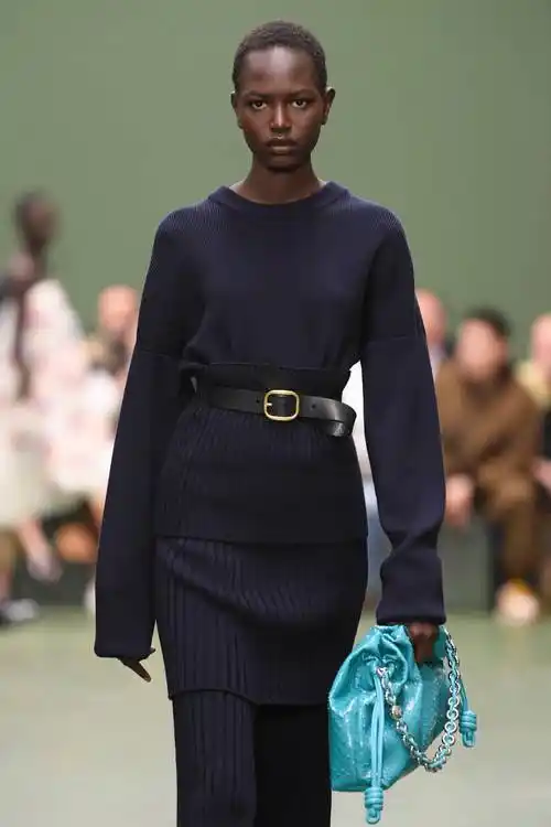 巴黎时装周罗意威品牌时装秀2