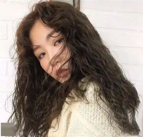 港风泡面头发型 | 小卷烫卷女人味十足!