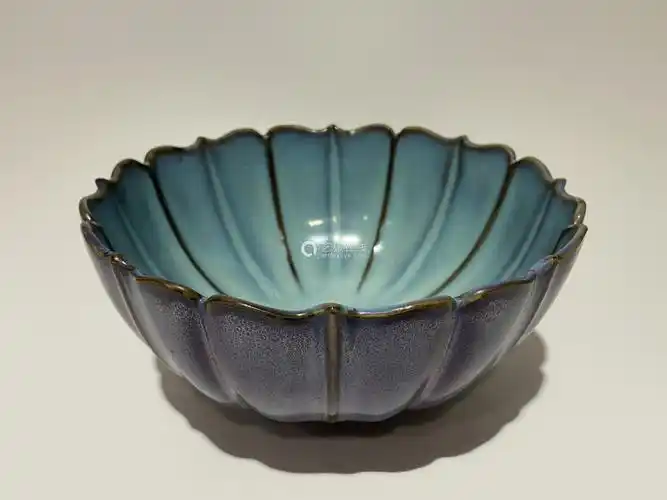 宋代钧窑菊口碗