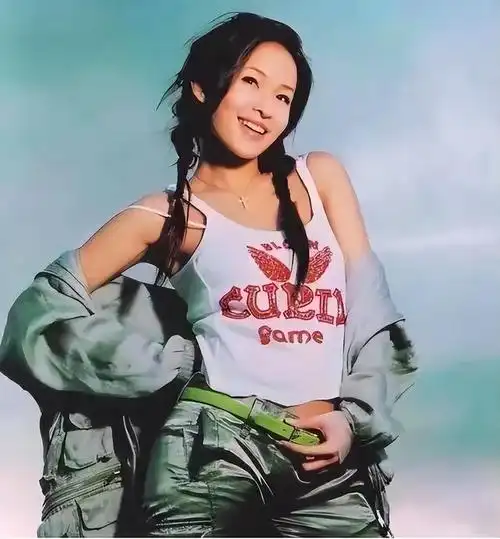 萧亚轩宣布单身健康引担忧身材暴瘦脸崎岖不平自曝在做手术