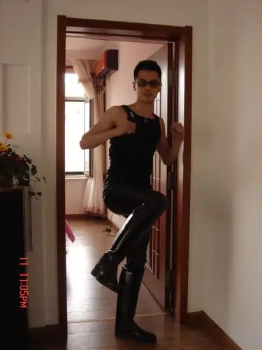 【转载】帅哥穿靴