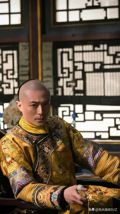 霍建华对乾隆的表演给人留下了深刻印象,成功地展现了这位历史人物的