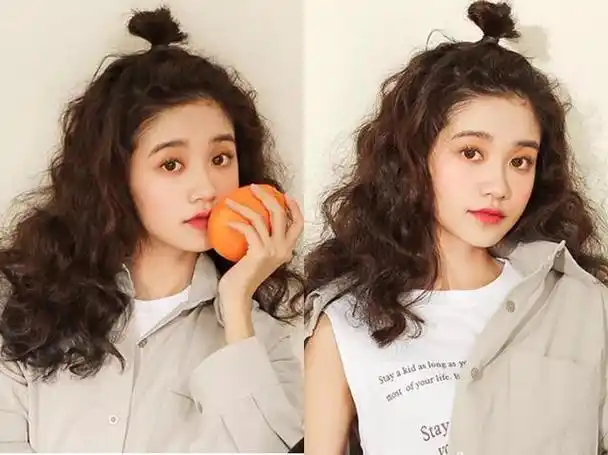 适合长卷发女生的4款"扎发"发型,学会这样扎很简单又清爽!
