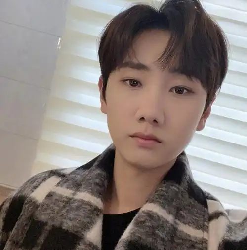 来一个汪苏泷自拍楼