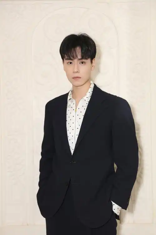 胡一天#最新西装大片我就想说一句"太帅了,不够看呀!