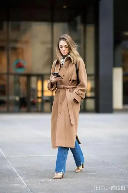 欧美街拍 时尚潮人都钟情驼色大衣