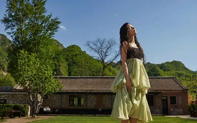 张予曦时尚性感高清桌面壁纸