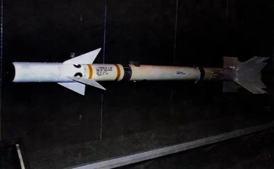 图文:击落我空军飞机的响尾蛇aim-9b导弹