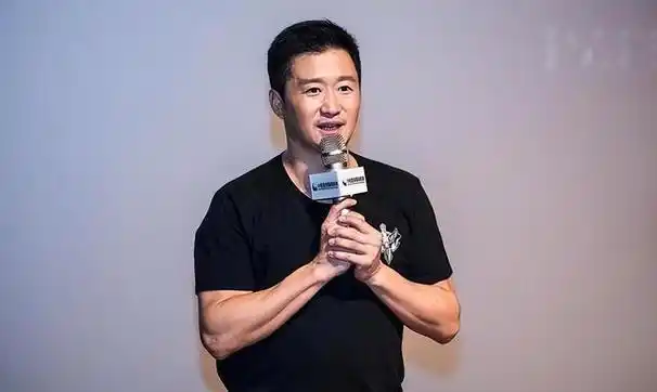 49岁吴京现身福建厦门拒绝保安护送态度强硬毫不担心人身安全