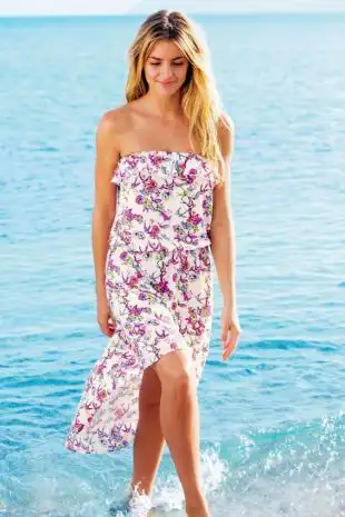 taylor)为某时尚内衣品牌拍摄的广告写真曝光,海量比基尼美图秀完美