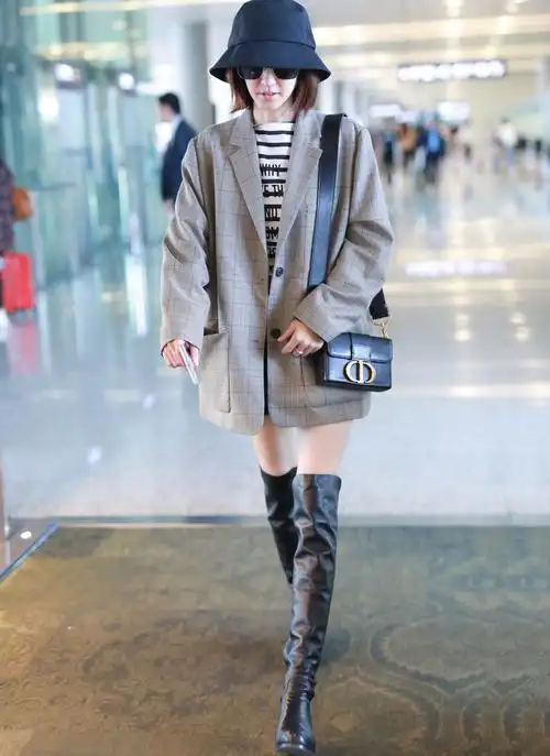 穿长靴露大腿,"素颜女神"王丽坤这次不肯低调了,妥妥的"腿精"