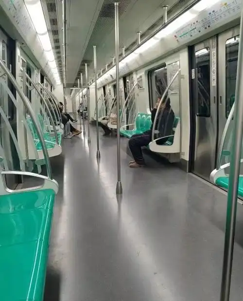 北京地铁上发生这样一幕网友这就叫教养