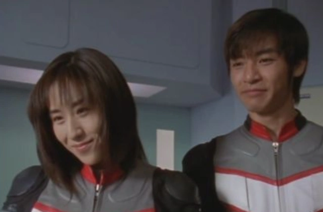 良 这一对算是几对情侣中最悲惨的一对了,两人都是超级胜利队里重要