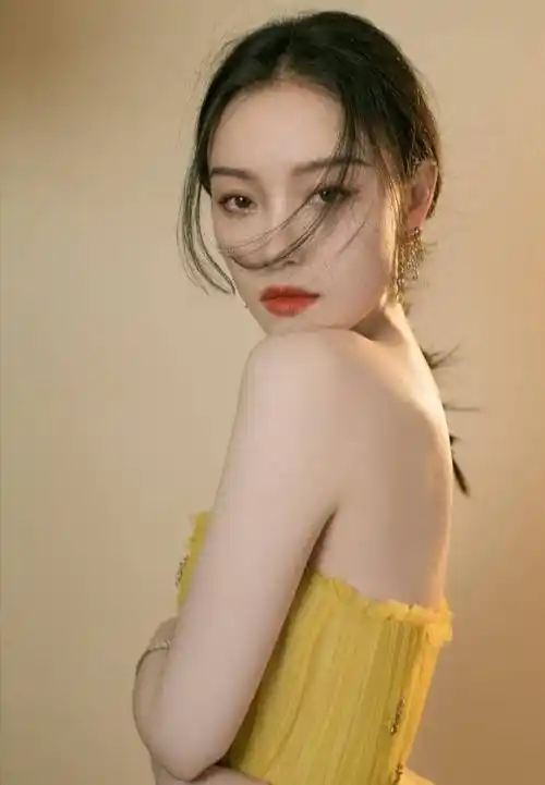 倪妮气质长裙,精致的脸蛋气质满满,好诱惑_身材_连衣裙_时尚