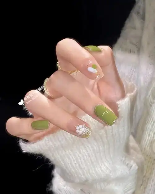 指甲图片美甲款式推荐(早春美甲怎么做好看)