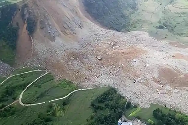 云南山体滑坡25人遇难又不是暴雨季节为什么会发生山体滑坡