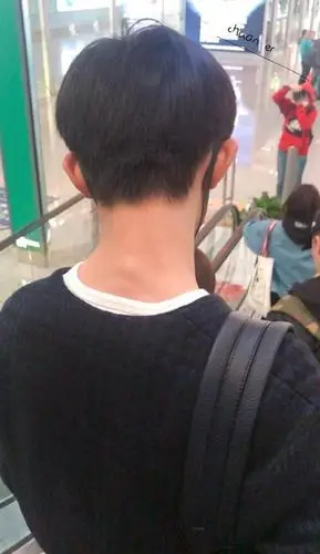 易烊千玺粉丝视角的背影图合集 不管何时我们永远在身后