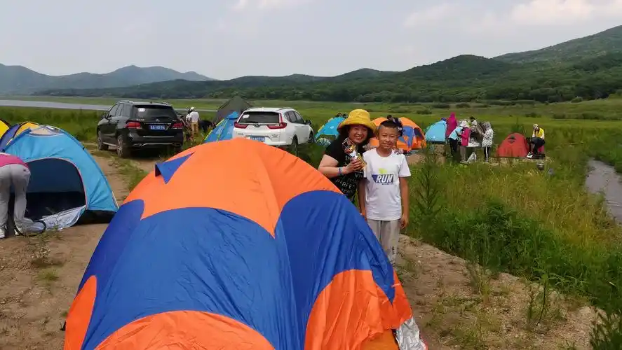 小朋友自己支起帐篷!