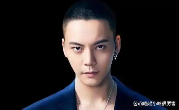 胡一天新戏宣传,有摘面具的镜头,面具下原本应该惊艳众人的一张脸,露