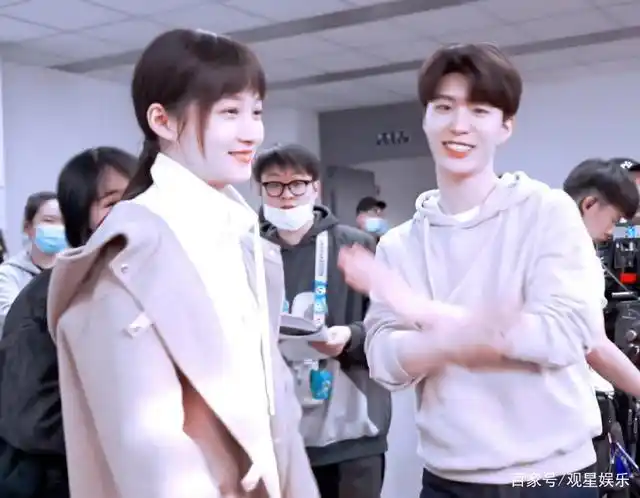 范丞丞和关晓彤cp感有多强?看完他俩的互动,网友直呼好甜啊