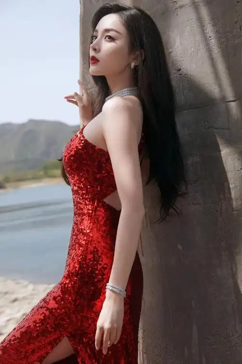 而其中,古力娜扎的现身更是让人目不暇接.